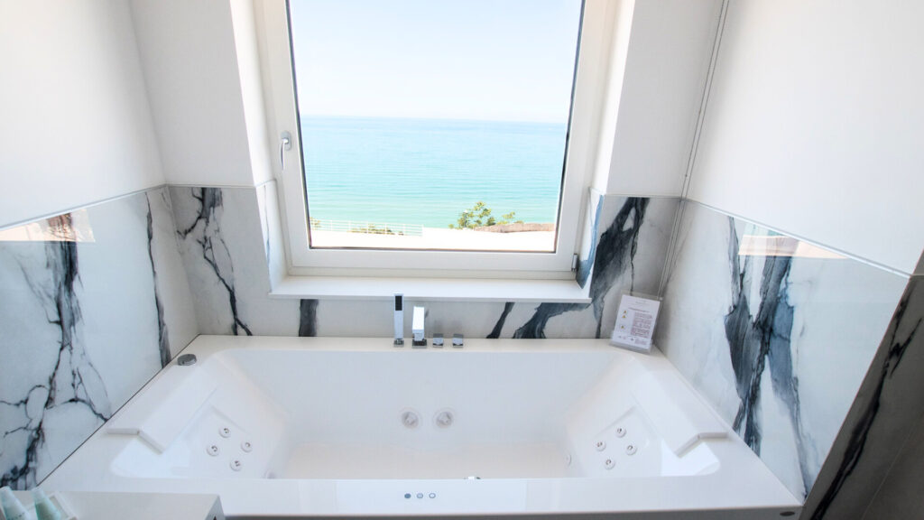 02.Suite Vista Mare con Jacuzzi